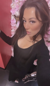 Bella Llanas, 26, United States