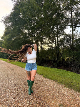 CLASSIC WHITE, 32, Australia