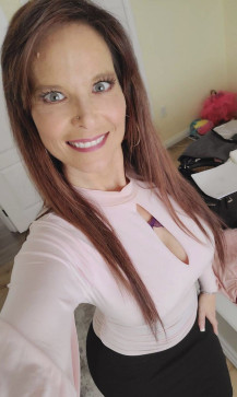 Kira, 40, United States