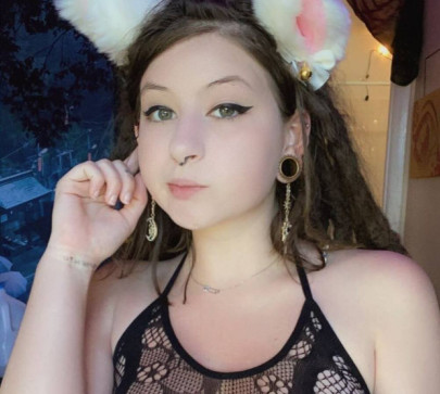 Xiu Ying, 22, United States