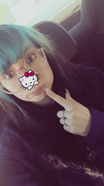 Ellie, 18, United States