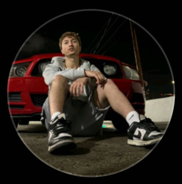 Liijazcares Live, 35, United Kingdom