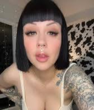 Valerie, 27, United Kingdom