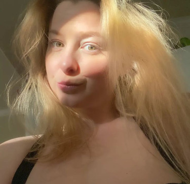 Mary Garrison, 31, United Kingdom