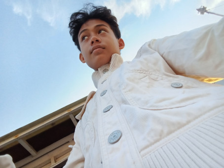 Pad Hipolito, 18, Philippines