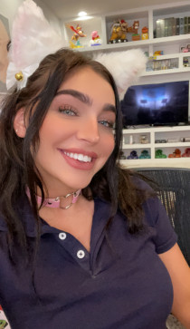 Emily Scarlett, 30, United States