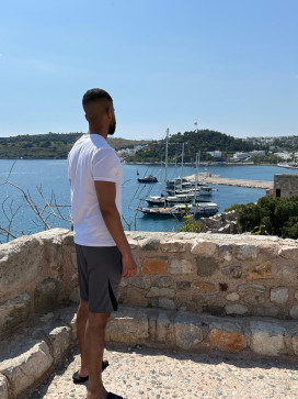 Rayy1, 27, United Kingdom