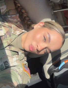 Helen, 25, United States