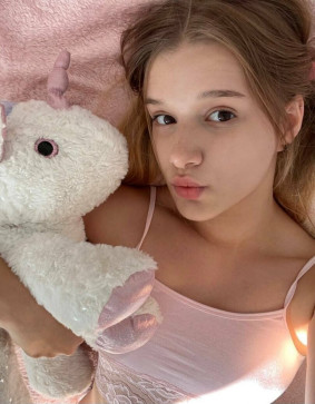 Stella James, 27, United States