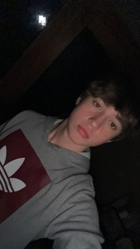 DmToSeeMyCck, 18, United States