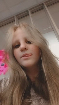 Allie, 18, United States