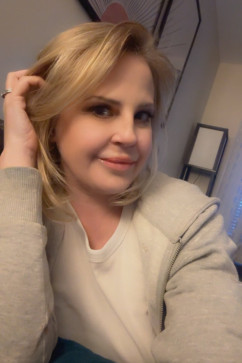 Zachia Nigh, 30, United States