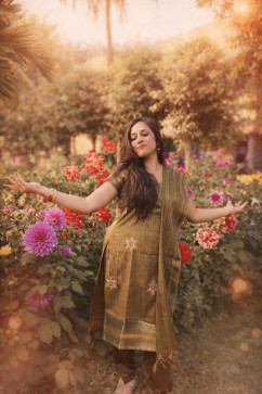 Araddha, 22, Singapore