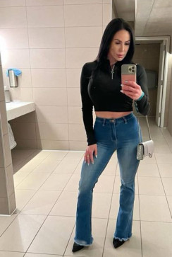 Valarie, 38, United States