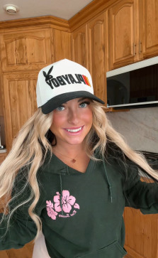 Zona Mae, 27, United States