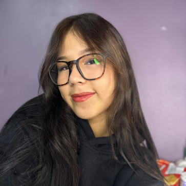 Kaira, 18, Canada