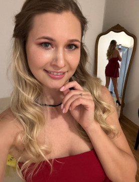 Olivia Scott, 32, United States