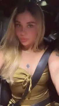 Janie Helzilbaker, 30, United States