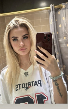 Kenziescott, 29, United States