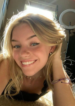 Maddie, 18, United States