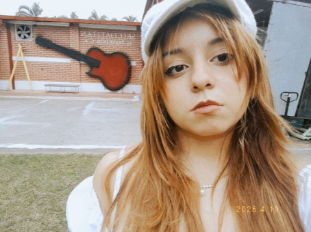 Angele Goacutemez, 18, Canada