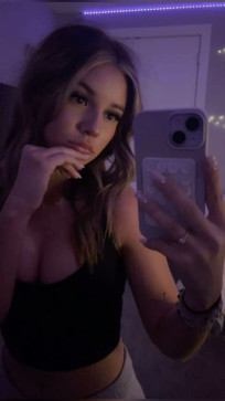 Mia, 18, United States