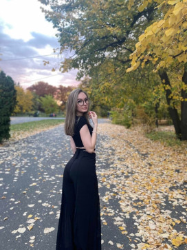Ariana, 28, United Kingdom