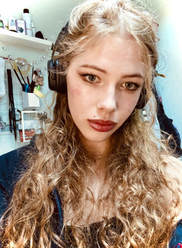 Isabelle, 18, Sweden