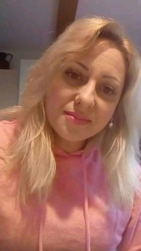 Elizabeth, 39, United States