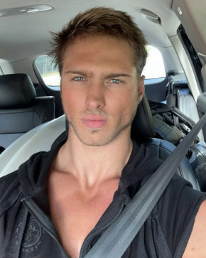 Kiernan, 27, United Kingdom