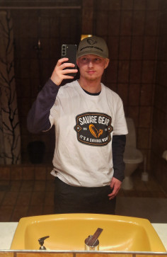 Unnni 767ej, 21, United States
