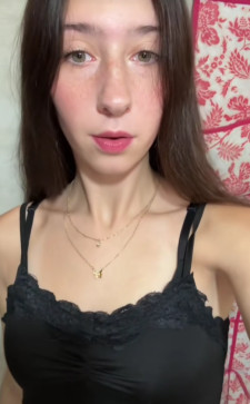 Paola, 18, Spain