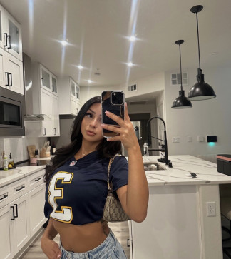 Emma, 22, United Kingdom