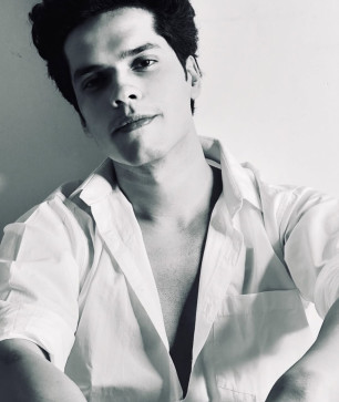 Roger, 22, India