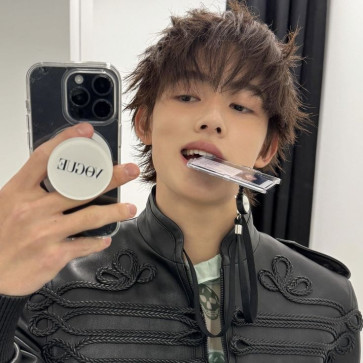 Seanismine, 18, South Korea
