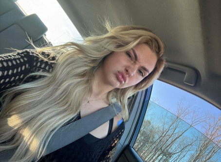 Hellen, 24, United States