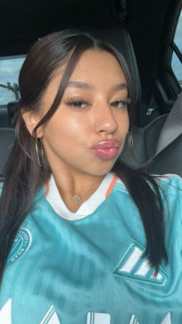 Amelia Evelyn, 27, United States