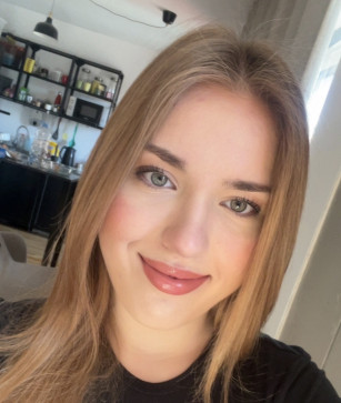 Sandutza, 19, Romania