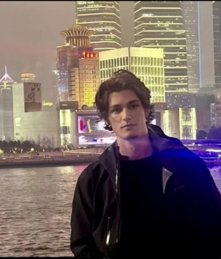 Batil Matt, 20, Italy