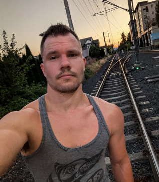 Jameskarr, 35, United States