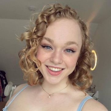 Lucy, 27, United States