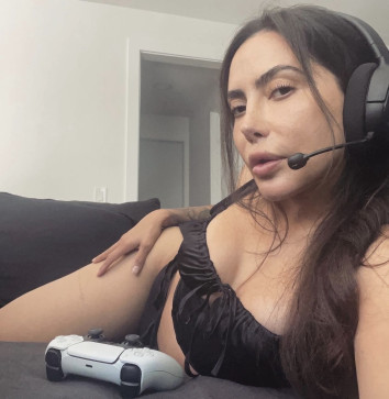 Elizabeth, 30, United States