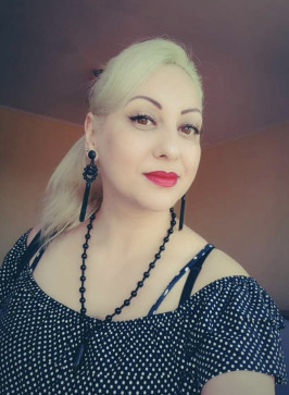 K Dee, 32, United States