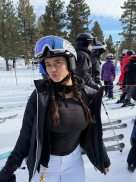 Ava, 21, United States