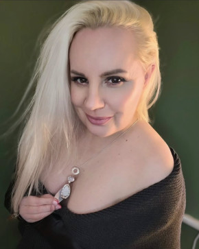 Debrawelch, 36, United States