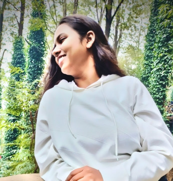 Tia Gill, 26, India