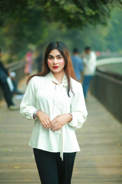 SelenaSnp, 20, India