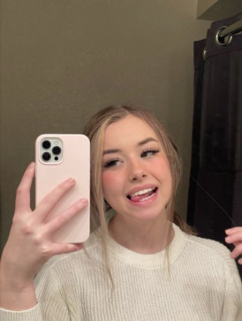 Emily Vivian, 30, United States