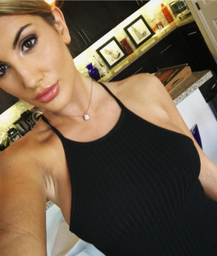 Lizzycaste, 46, United States