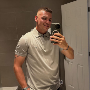 Lee S, 26, United Kingdom